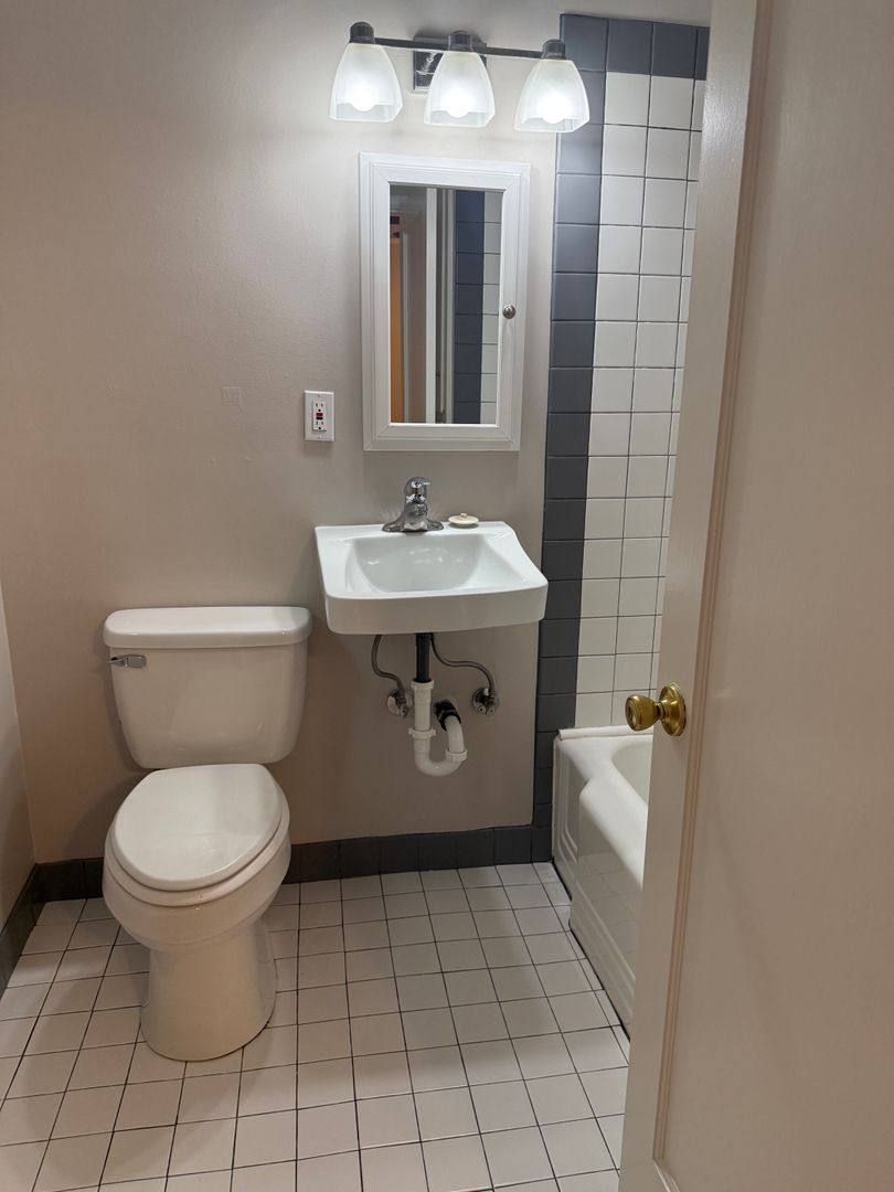 Apartment for rent at 2615 H St, Sacramento, CA 95816
