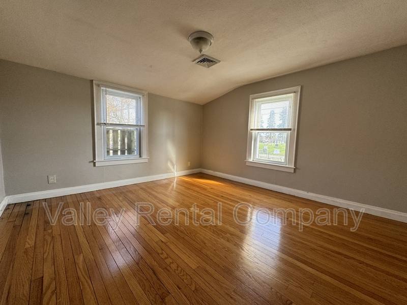 Apartment for rent at 66 Lyman St #4, South Hadley, MA 01075