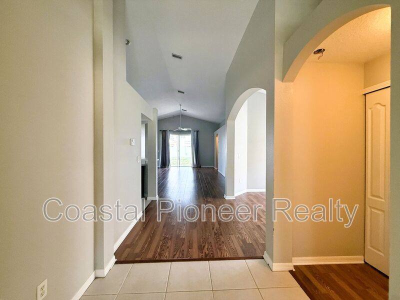 House for rent at 2345 Roanoke Springs Dr, Ruskin, FL 33570