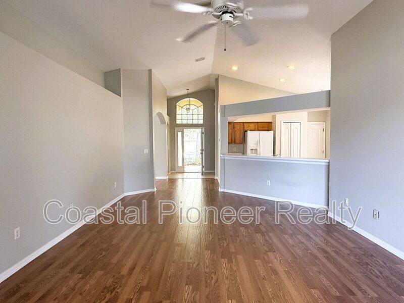 House for rent at 2345 Roanoke Springs Dr, Ruskin, FL 33570
