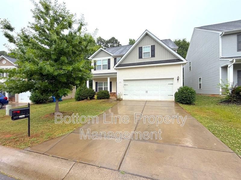 House for rent at 1321 Waylon Ave, Gastonia, NC 28054