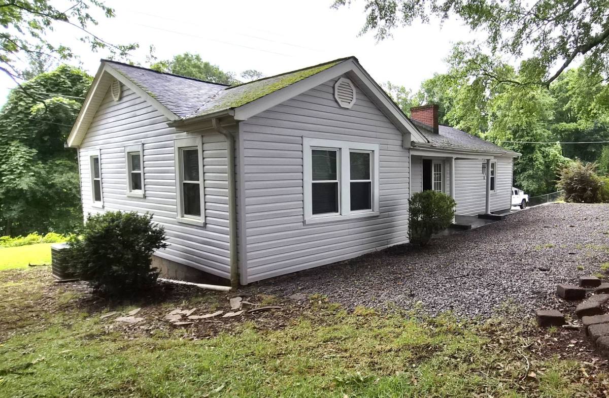 House for rent at 332 N Fishtrap Rd, Easley, SC 29640