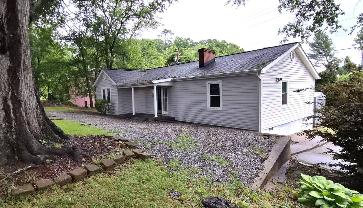 House for rent at 332 N Fishtrap Rd, Easley, SC 29640