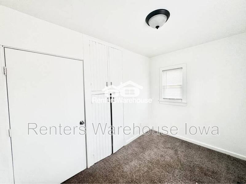 House for rent at 1534 63rd St, Windsor Heights, IA 50324