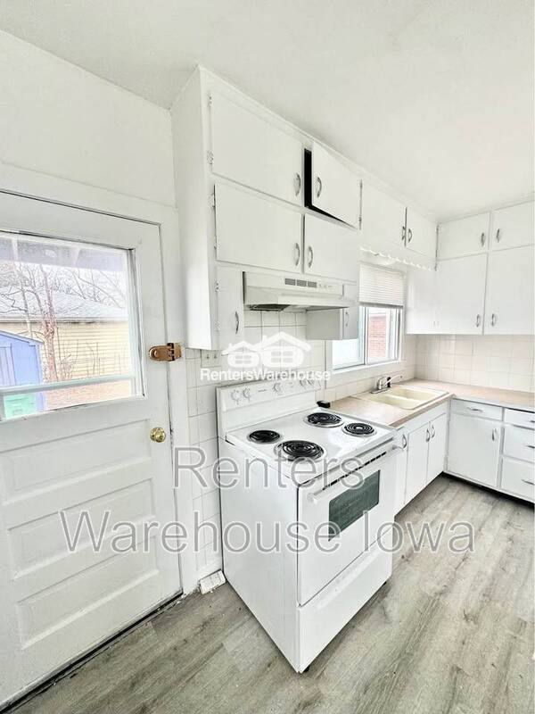 House for rent at 1534 63rd St, Windsor Heights, IA 50324