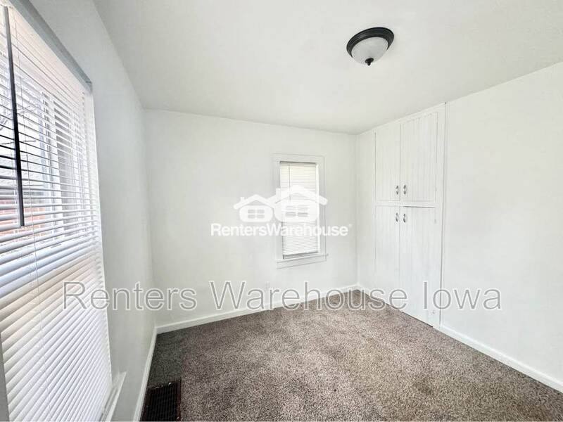 House for rent at 1534 63rd St, Windsor Heights, IA 50324