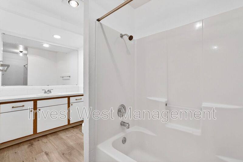 Apartment for rent at 12514 SE 7 St #A5, Vancouver, WA 98683