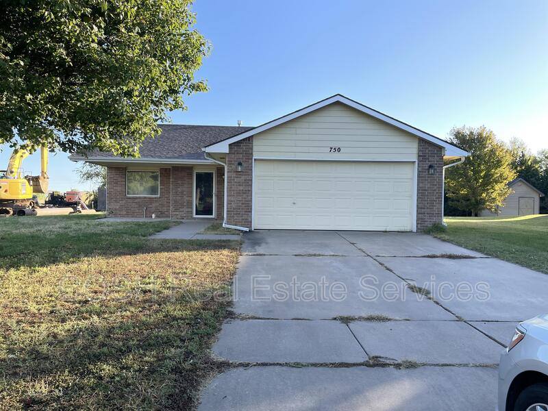 House for rent at 750 Plantation Rd, Maize, KS 67101