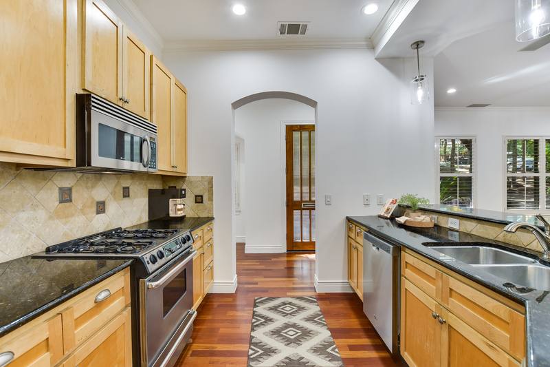 Townhouse for rent at 601 Upson St, Austin, TX 78703