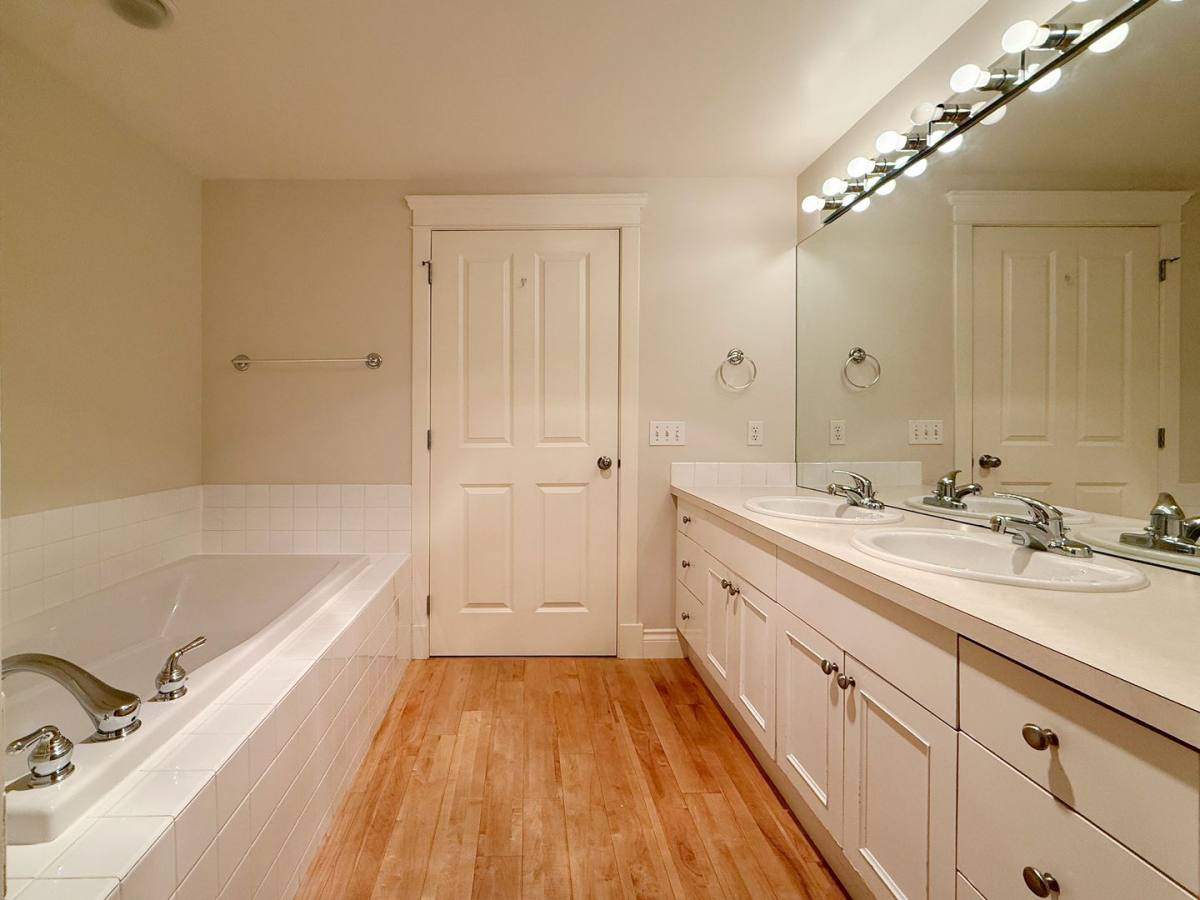 Condo for rent at 2334 Thorndyke Ave W, Seattle, WA 98199