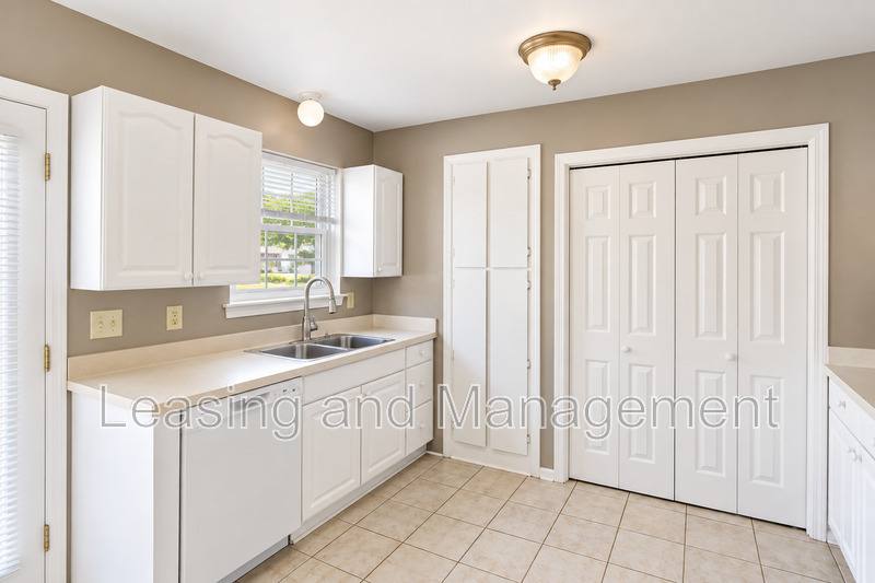 Townhouse for rent at 1423 Ashley River Rd #2C, Charleston, SC 29407