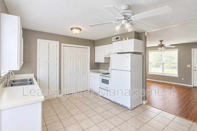 Townhouse for rent at 1423 Ashley River Rd #2C, Charleston, SC 29407