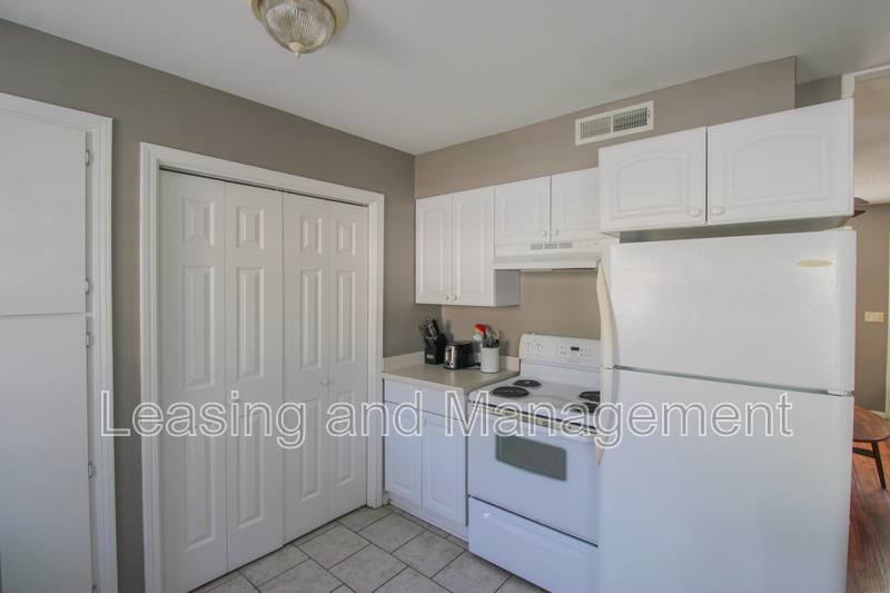 Townhouse for rent at 1423 Ashley River Rd #2C, Charleston, SC 29407