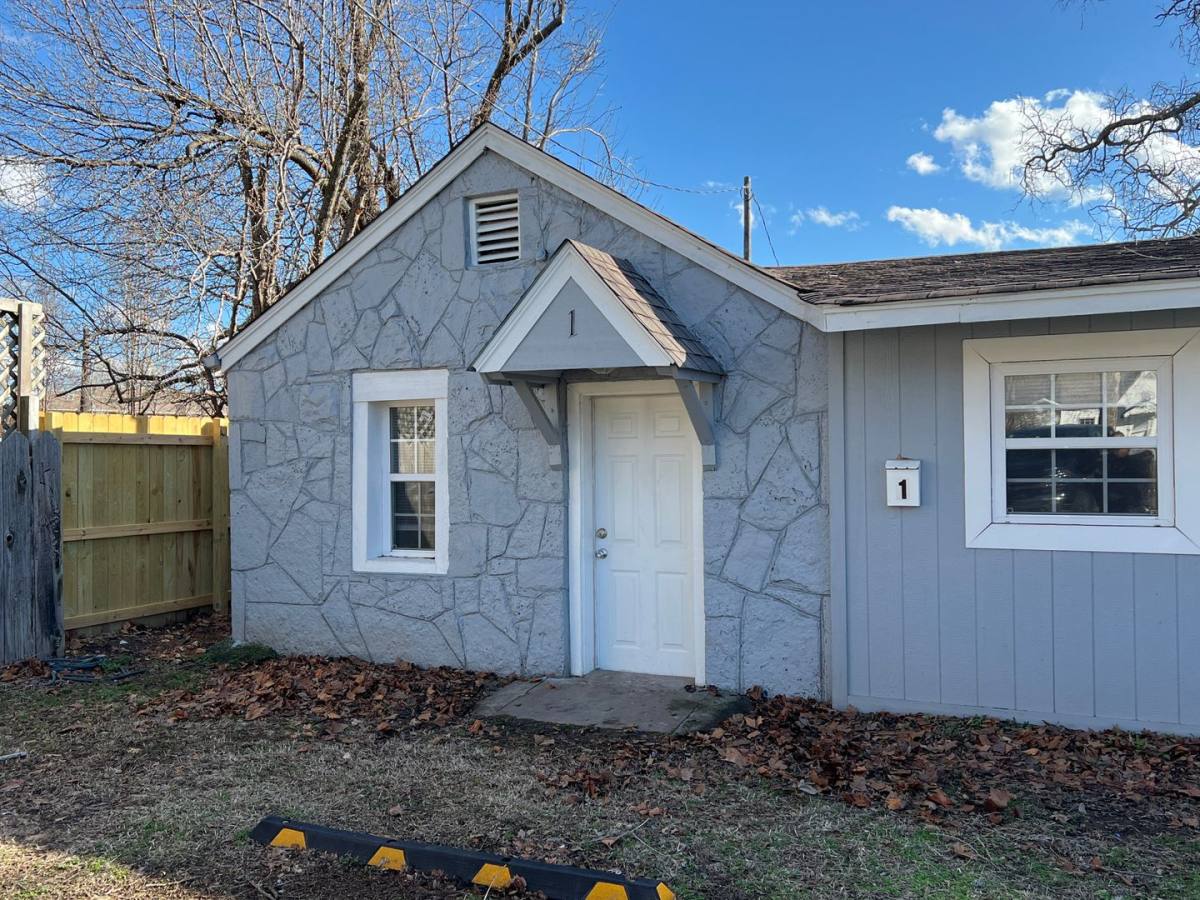 Apartment for rent at 213 W Seneca St, Tahlequah, OK 74464