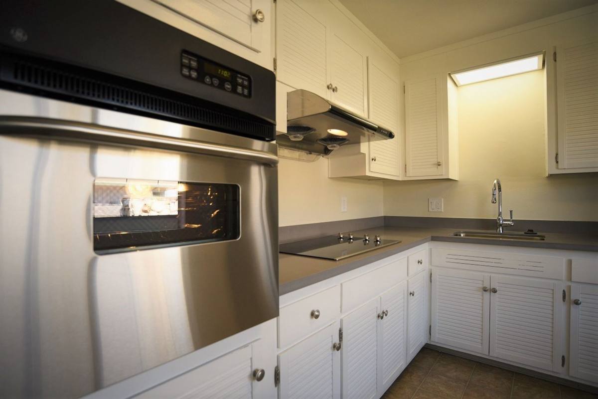 Apartment for rent at 2031 Shoreline Dr, Alameda, CA 94501