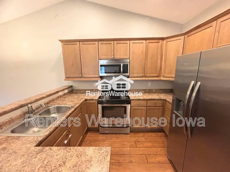 Condo for rent at 2000 Meadow Court #204, Des Moines, IA 50320