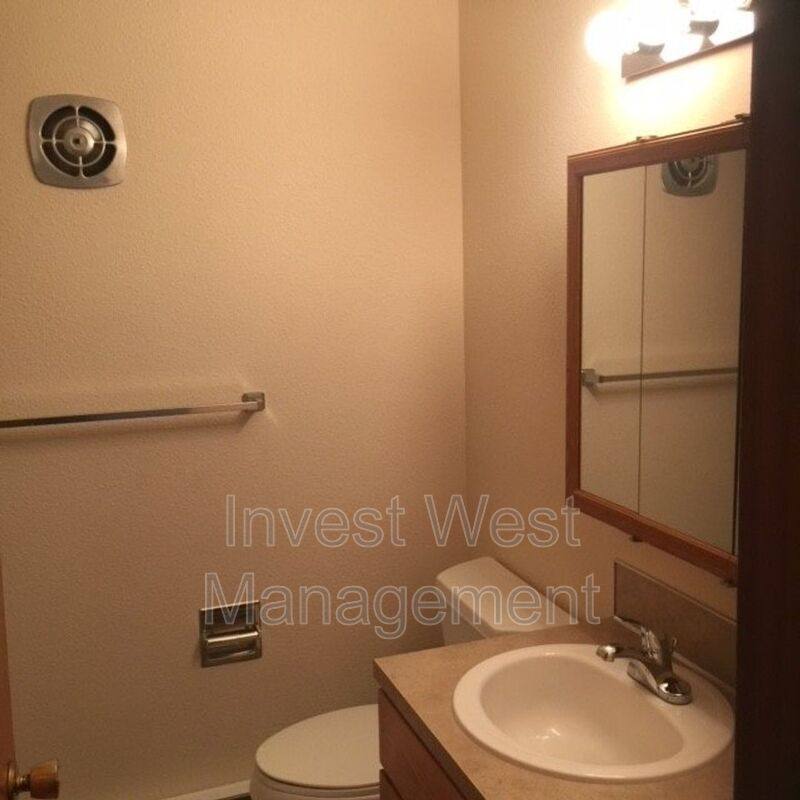 Townhouse for rent at 1620 11 Ave #4, Longview, WA 98632