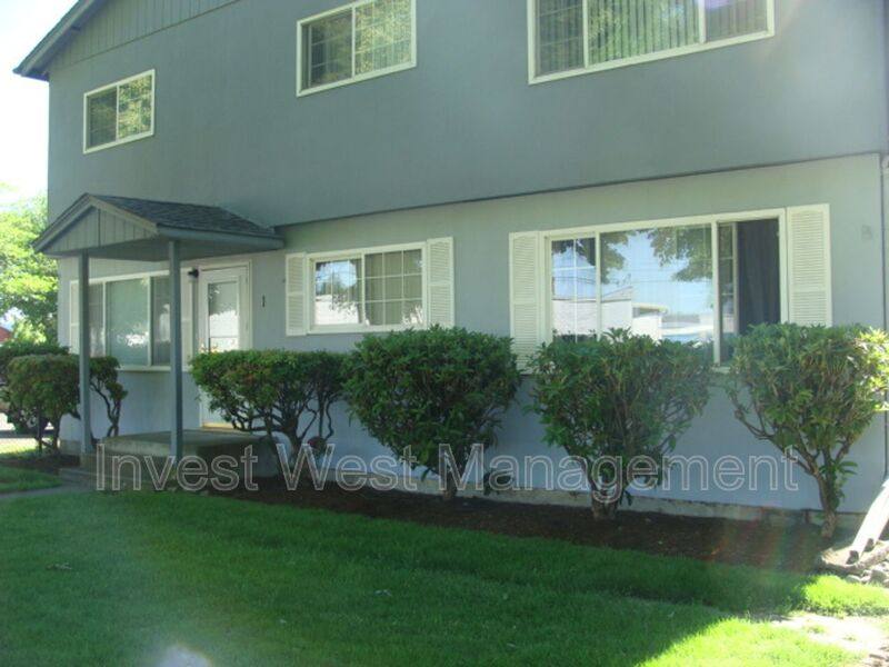 Townhouse for rent at 1620 11 Ave #4, Longview, WA 98632