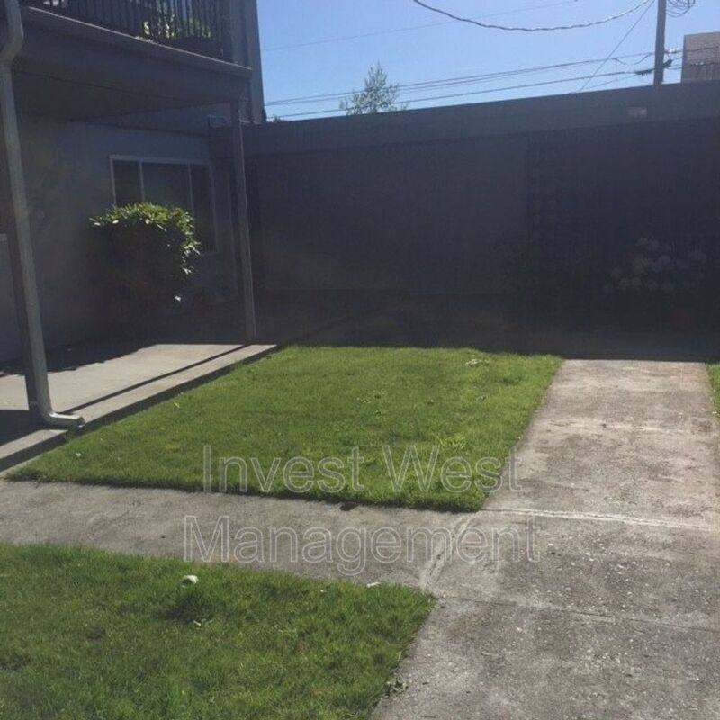 Townhouse for rent at 1620 11 Ave #4, Longview, WA 98632