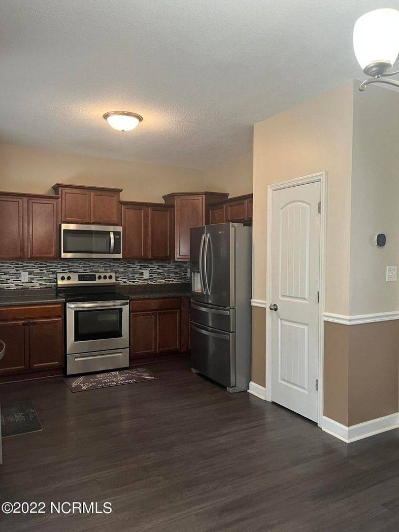 House for rent at 221 Dairyfarm Rd, Jacksonville, NC 28546