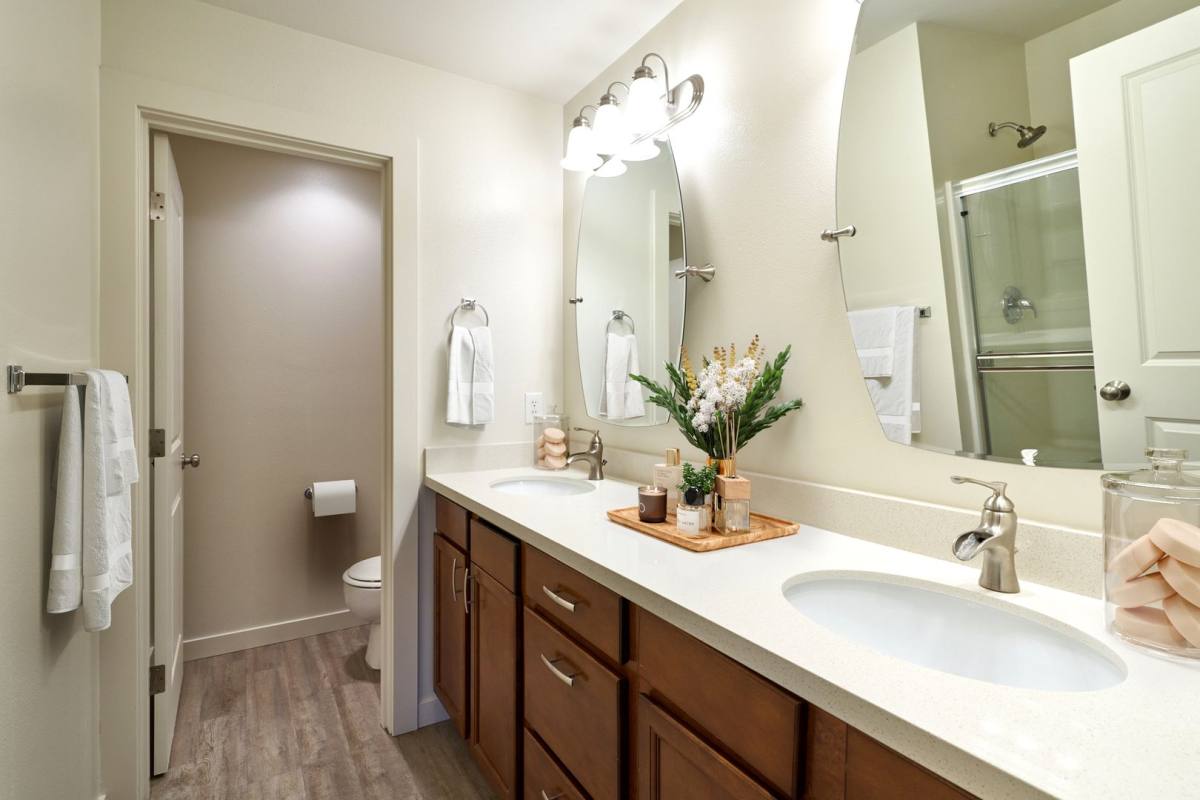 Townhouse for rent at 965 Aberdeen Ave NE, Renton, WA 98056