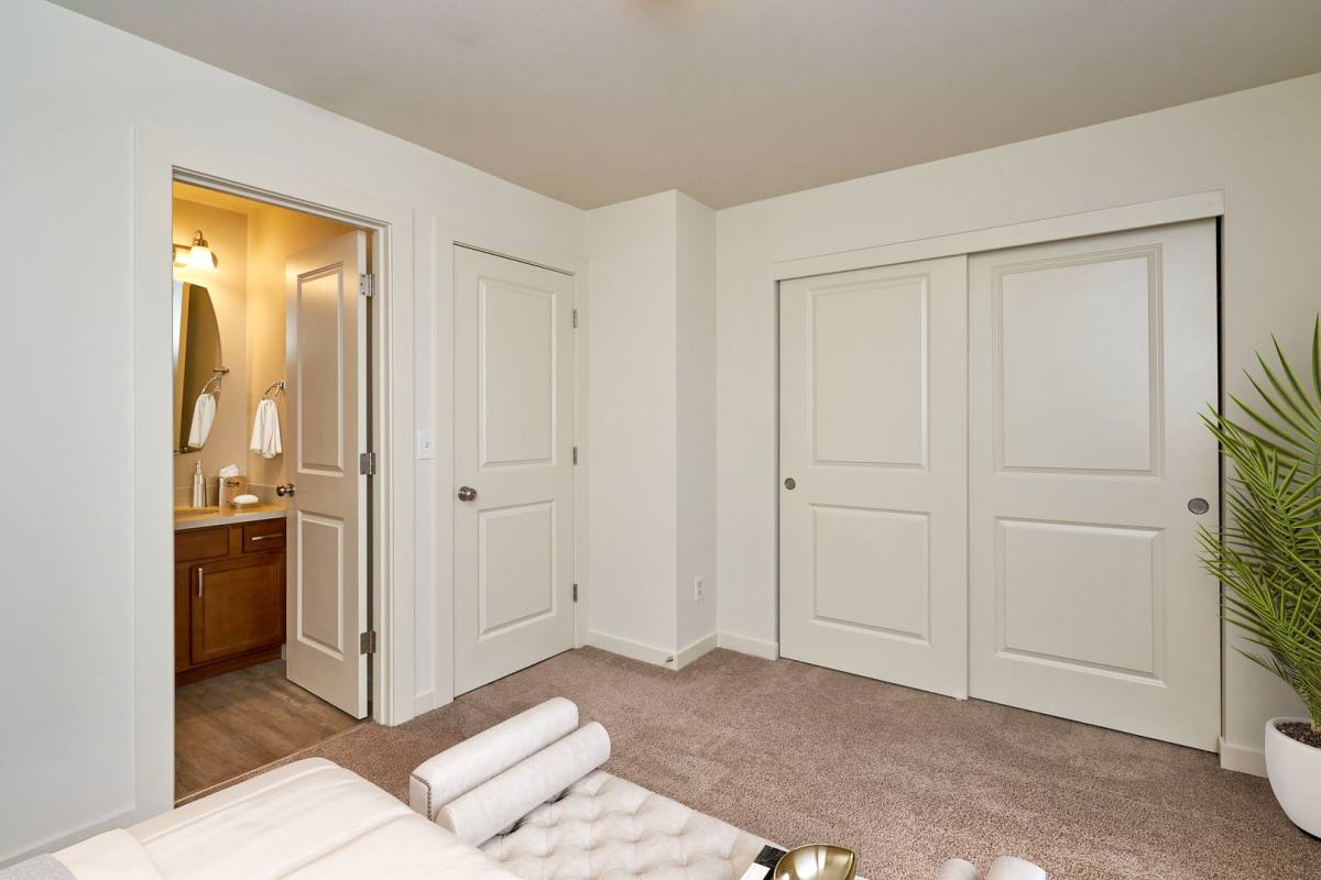 Townhouse for rent at 965 Aberdeen Ave NE, Renton, WA 98056