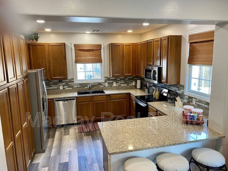 Townhouse for rent at 2631 S Key Biscayne Dr, Gilbert, AZ 85295