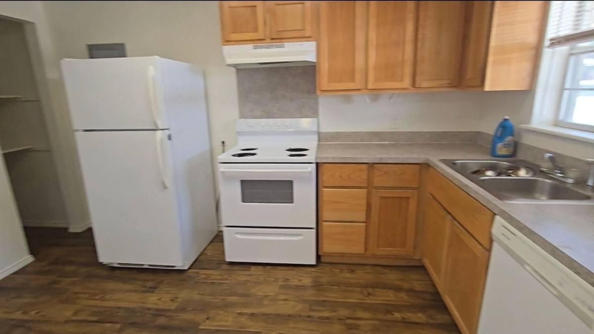 Apartment for rent at 1306 Bonham St, Paris, TX 75460