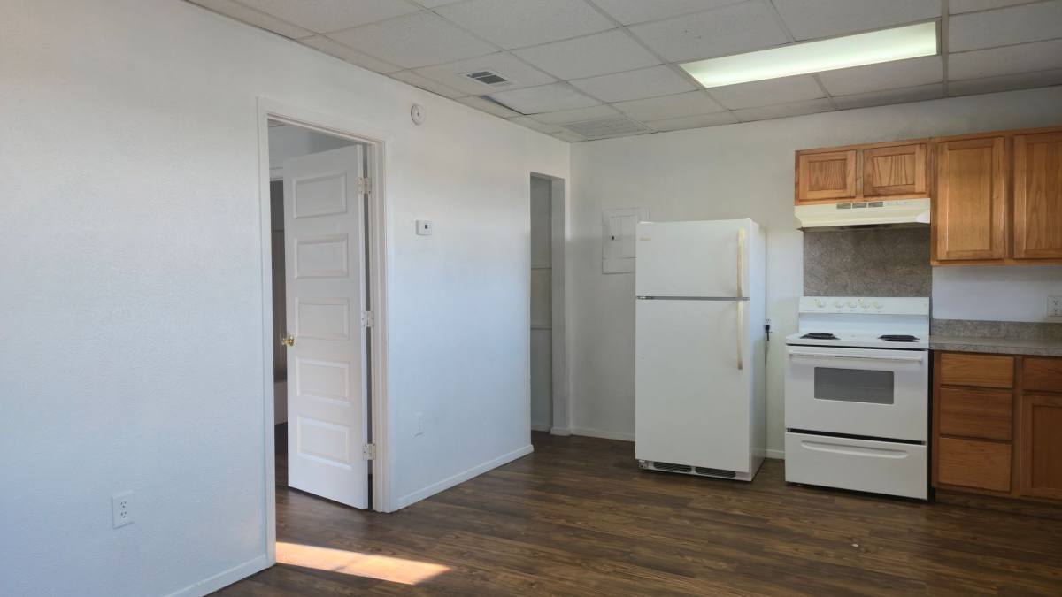 Apartment for rent at 1306 Bonham St, Paris, TX 75460