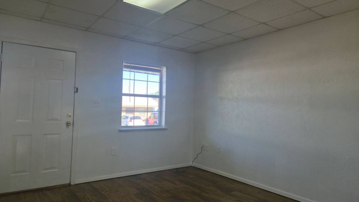 Apartment for rent at 1306 Bonham St, Paris, TX 75460