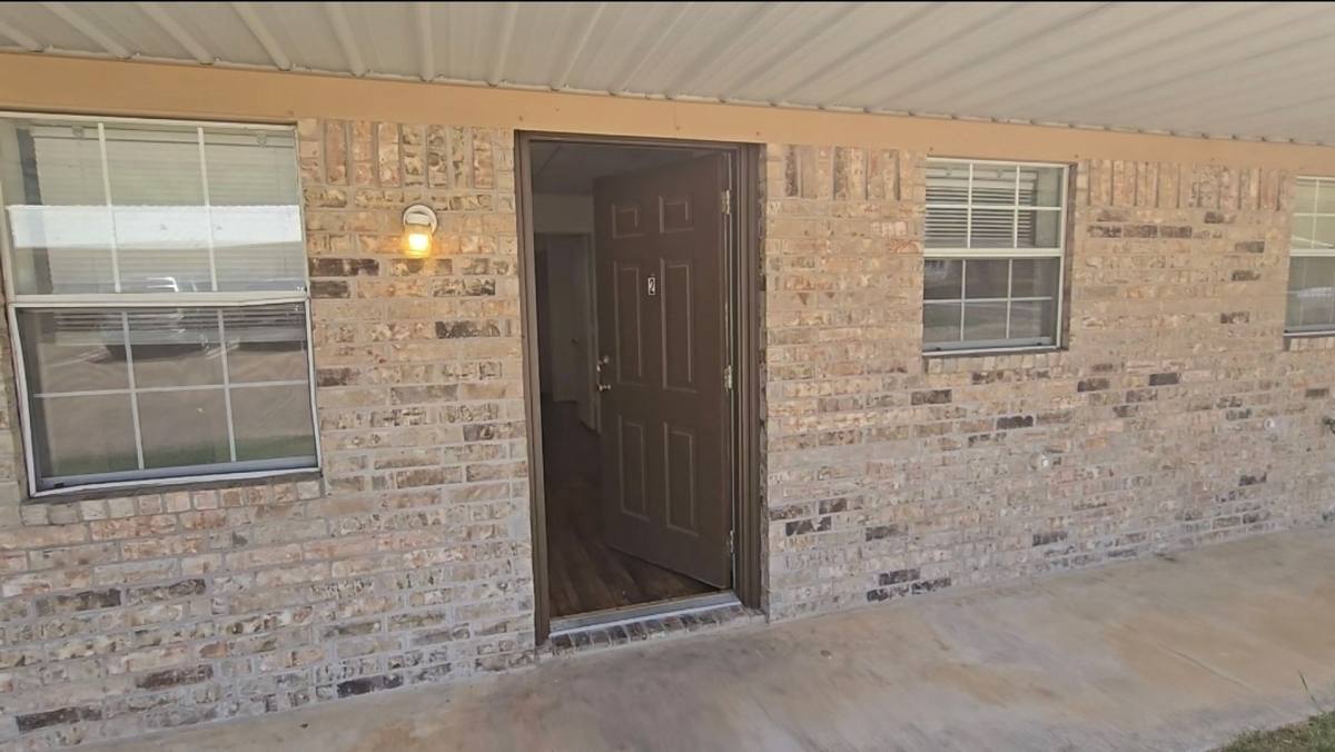 Apartment for rent at 1306 Bonham St, Paris, TX 75460