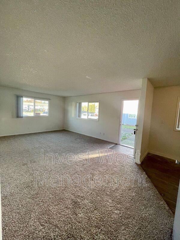 Apartment for rent at 1940 33 Ave #7, Longview, WA 98632