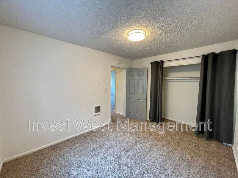 Apartment for rent at 1940 33 Ave #7, Longview, WA 98632