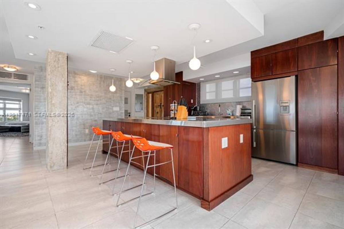 Apartment for rent at 1881 Washington Ave, Miami Beach, FL 33139