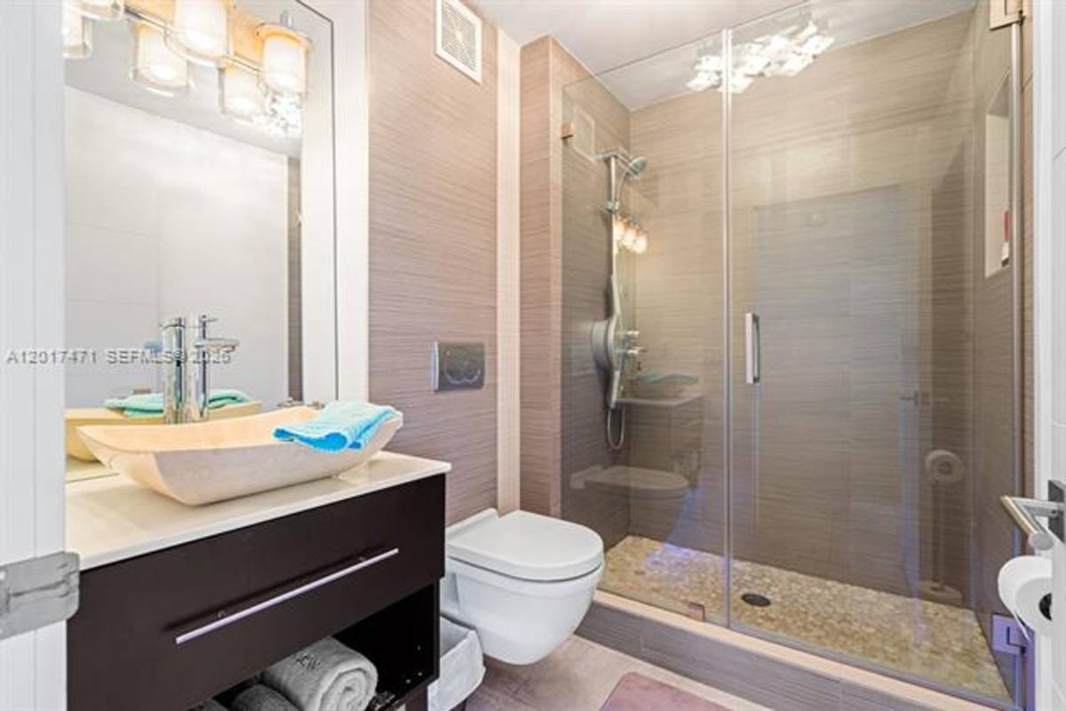 Apartment for rent at 1881 Washington Ave, Miami Beach, FL 33139