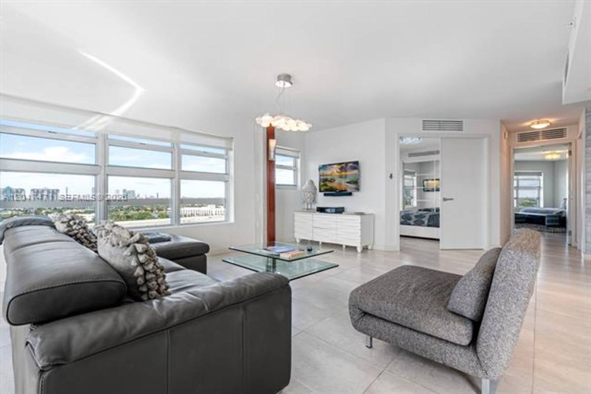 Apartment for rent at 1881 Washington Ave, Miami Beach, FL 33139