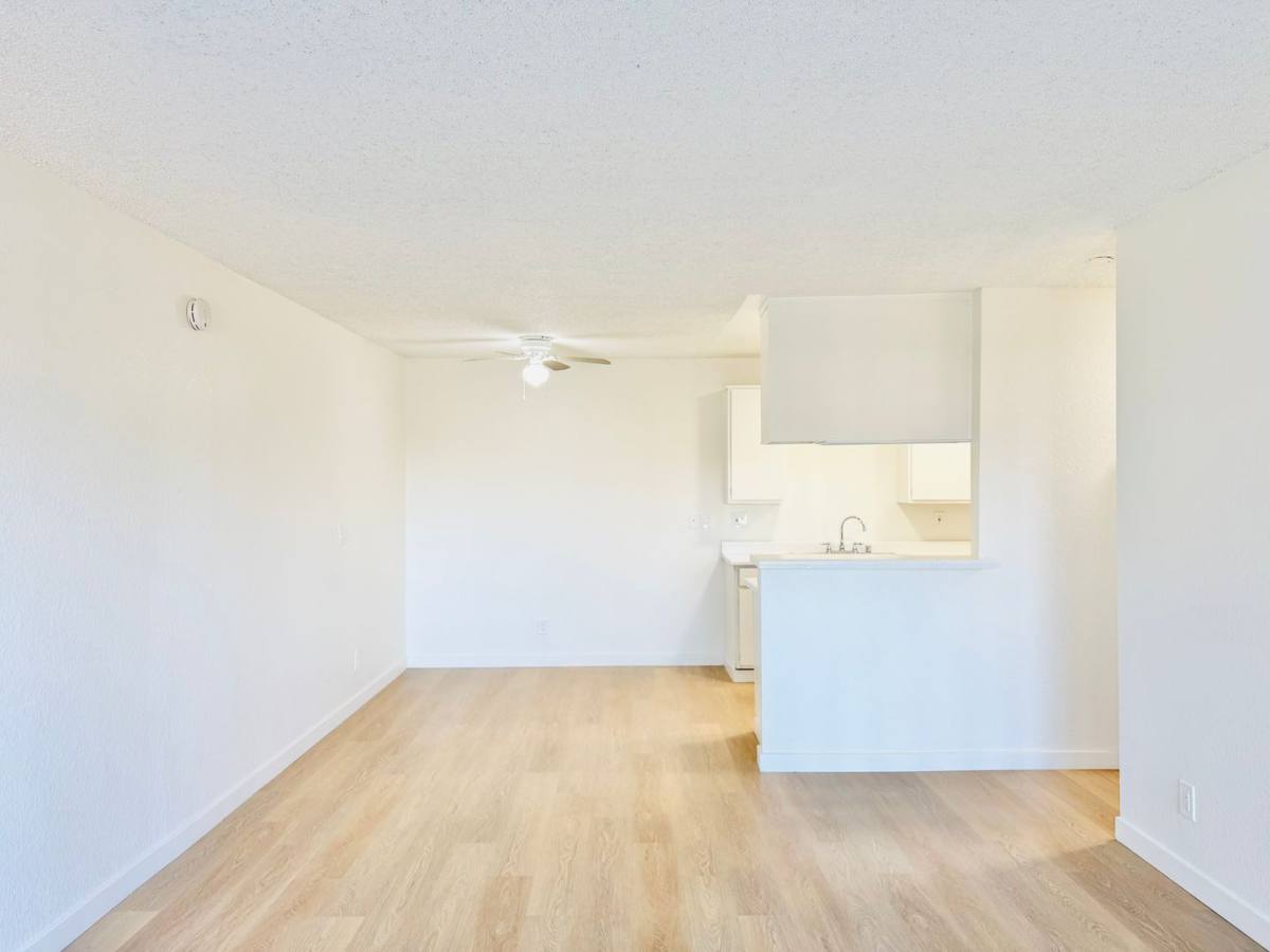 Apartment for rent at 6952 Westpark Place, Westminster, CA 92683