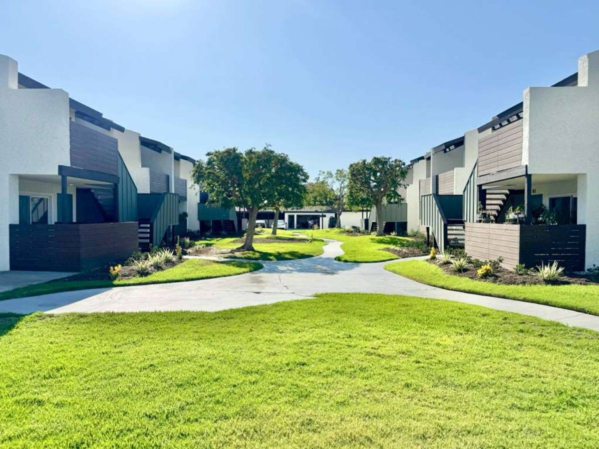Apartment for rent at 6952 Westpark Place, Westminster, CA 92683