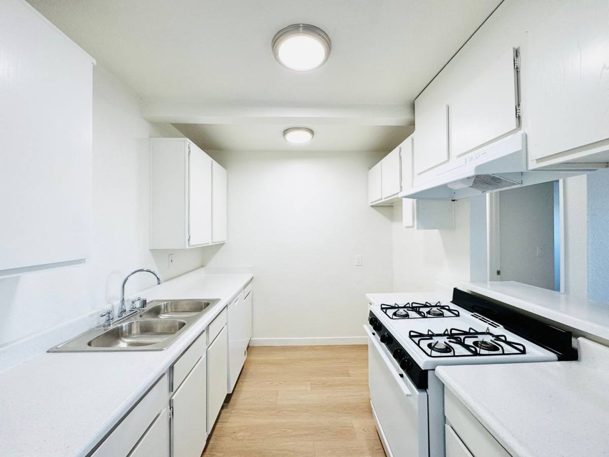 Apartment for rent at 6952 Westpark Place, Westminster, CA 92683