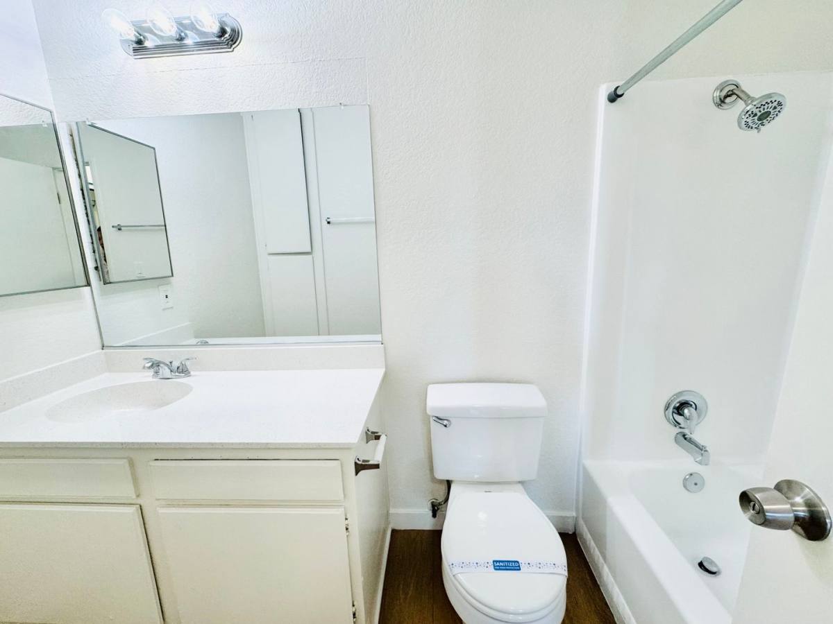 Apartment for rent at 6952 Westpark Place, Westminster, CA 92683