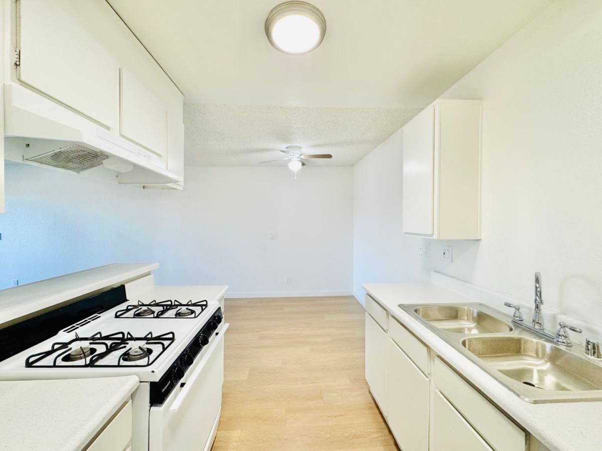 Apartment for rent at 6952 Westpark Place, Westminster, CA 92683