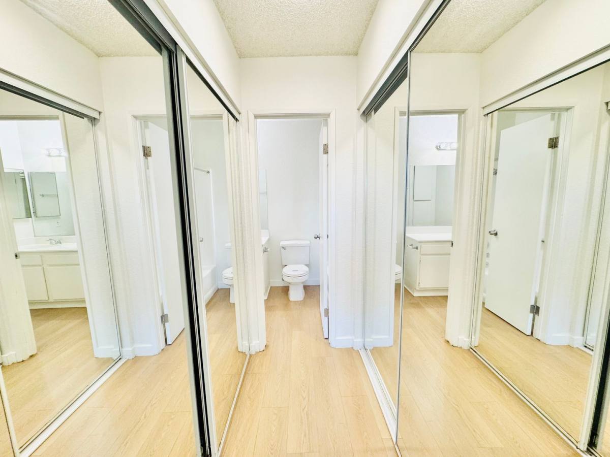 Apartment for rent at 6952 Westpark Place, Westminster, CA 92683