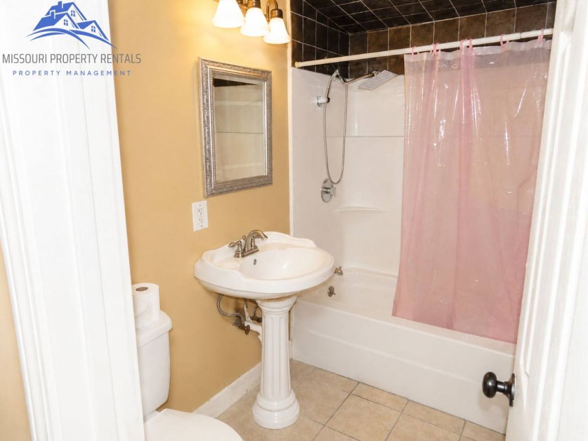 House for rent at 418 W Maddux, Branson, MO 65616
