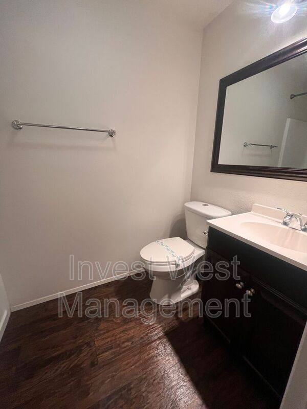 Townhouse for rent at 9031 N St Louis Ave, Portland, OR 97203