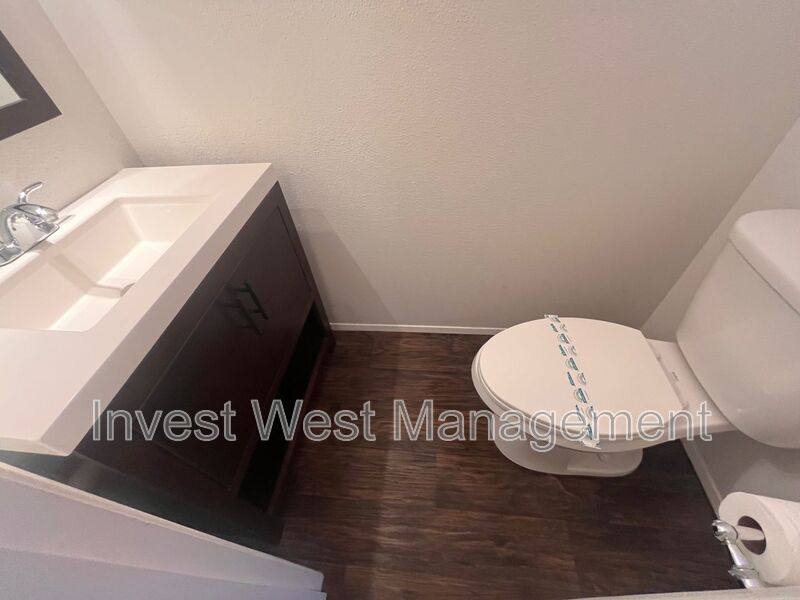 Townhouse for rent at 9031 N St Louis Ave, Portland, OR 97203