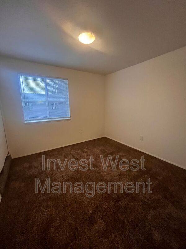 Townhouse for rent at 9031 N St Louis Ave, Portland, OR 97203