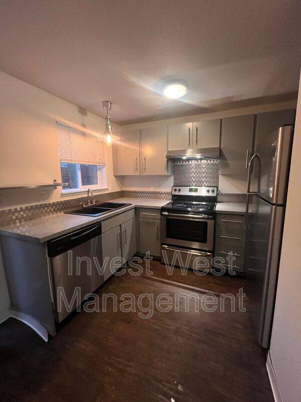 Townhouse for rent at 9031 N St Louis Ave, Portland, OR 97203