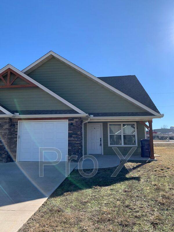 Townhouse for rent at 612 Easton Dr #B, Webb City, MO 64870
