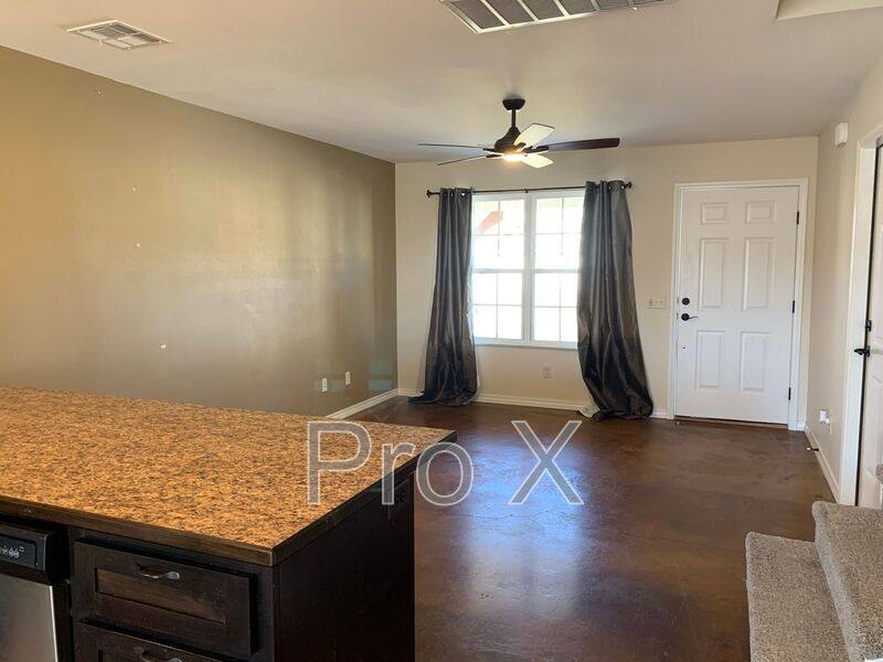 Townhouse for rent at 612 Easton Dr #B, Webb City, MO 64870