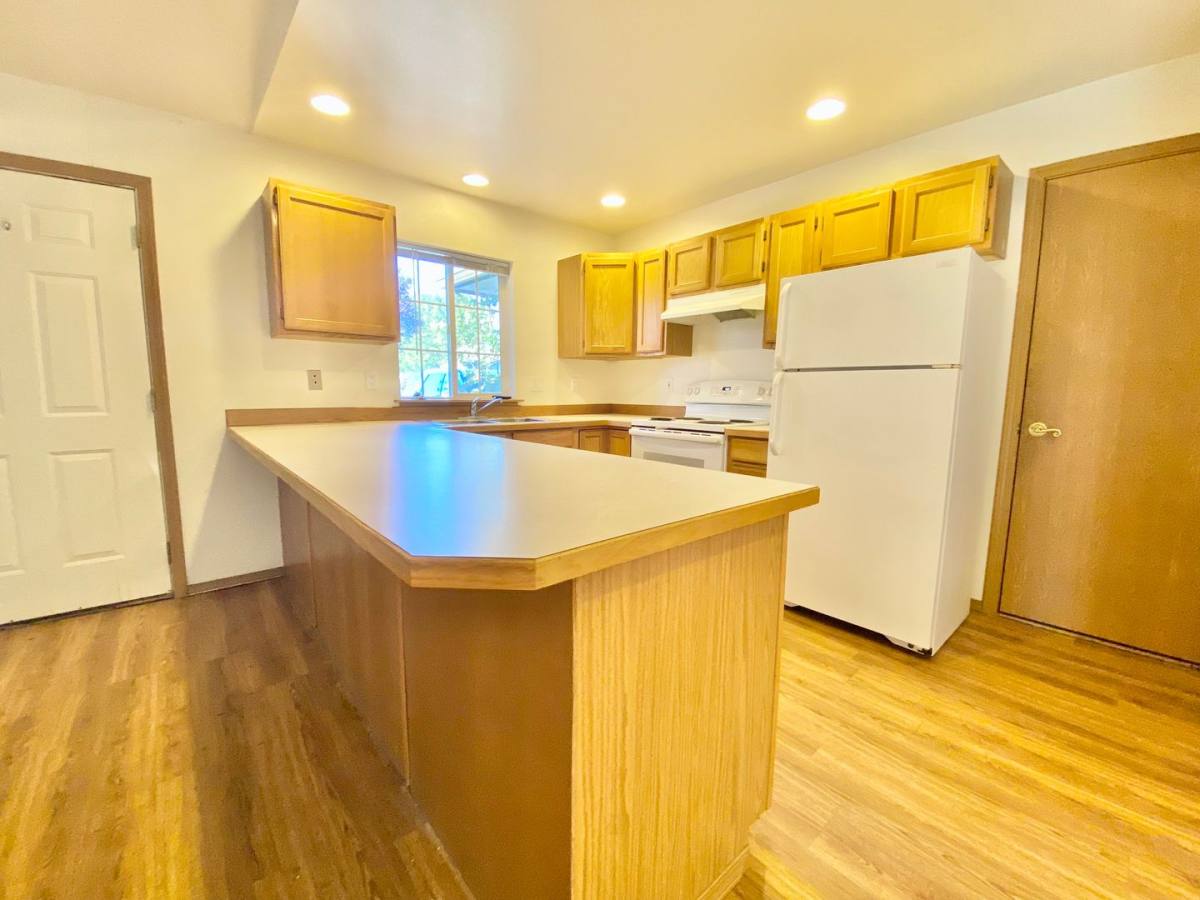 Apartment for rent at 809 811 Jamie Dr, Selah, WA 98942